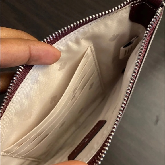 [🚫SOLD🚫] Kate Spade Wristlet - Picture 7 of 7